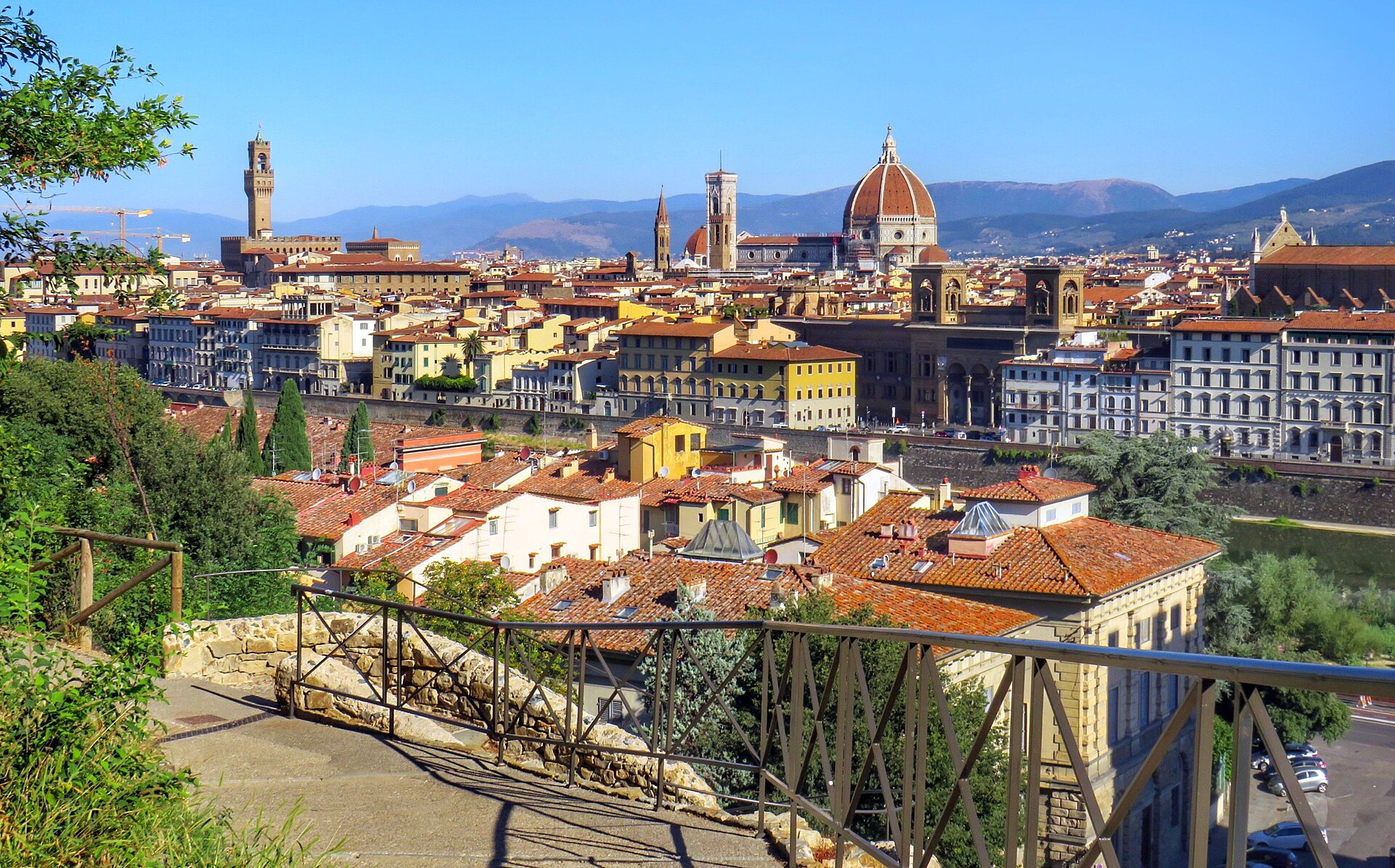 Panorama del centro storico di Firenze con la cupola del Duomo di Santa Maria del Fiore e Palazzo Vecchio